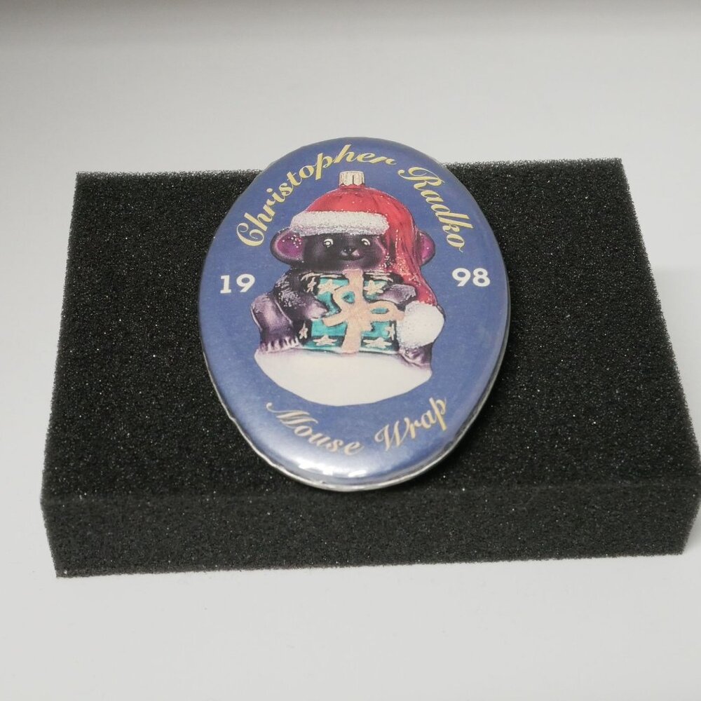 Christopher Radko 1998 Mouse Wrap Christmas Ornament Oval Pinback Button - Picture 2 of 3